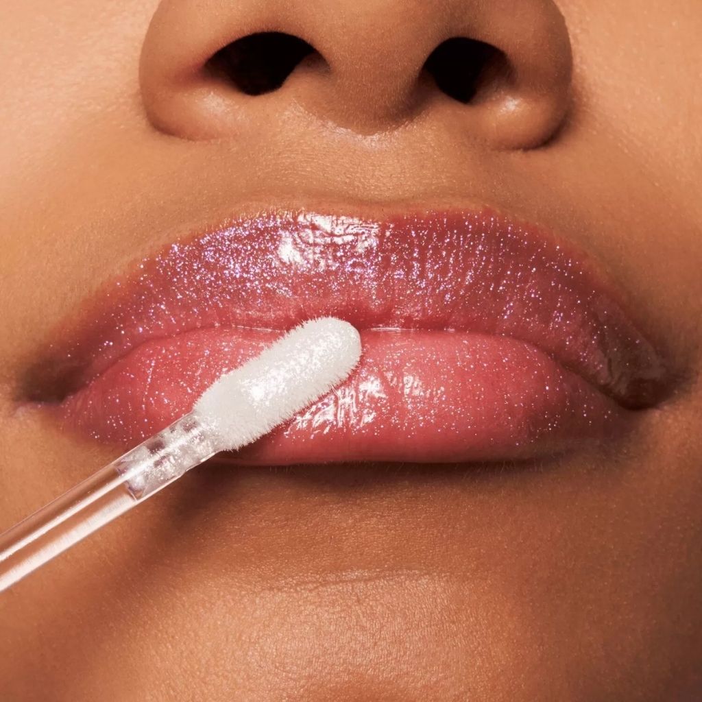 BRILLO LABIAL META GLOW MULTI-REFLECTIVE – ESSENCE